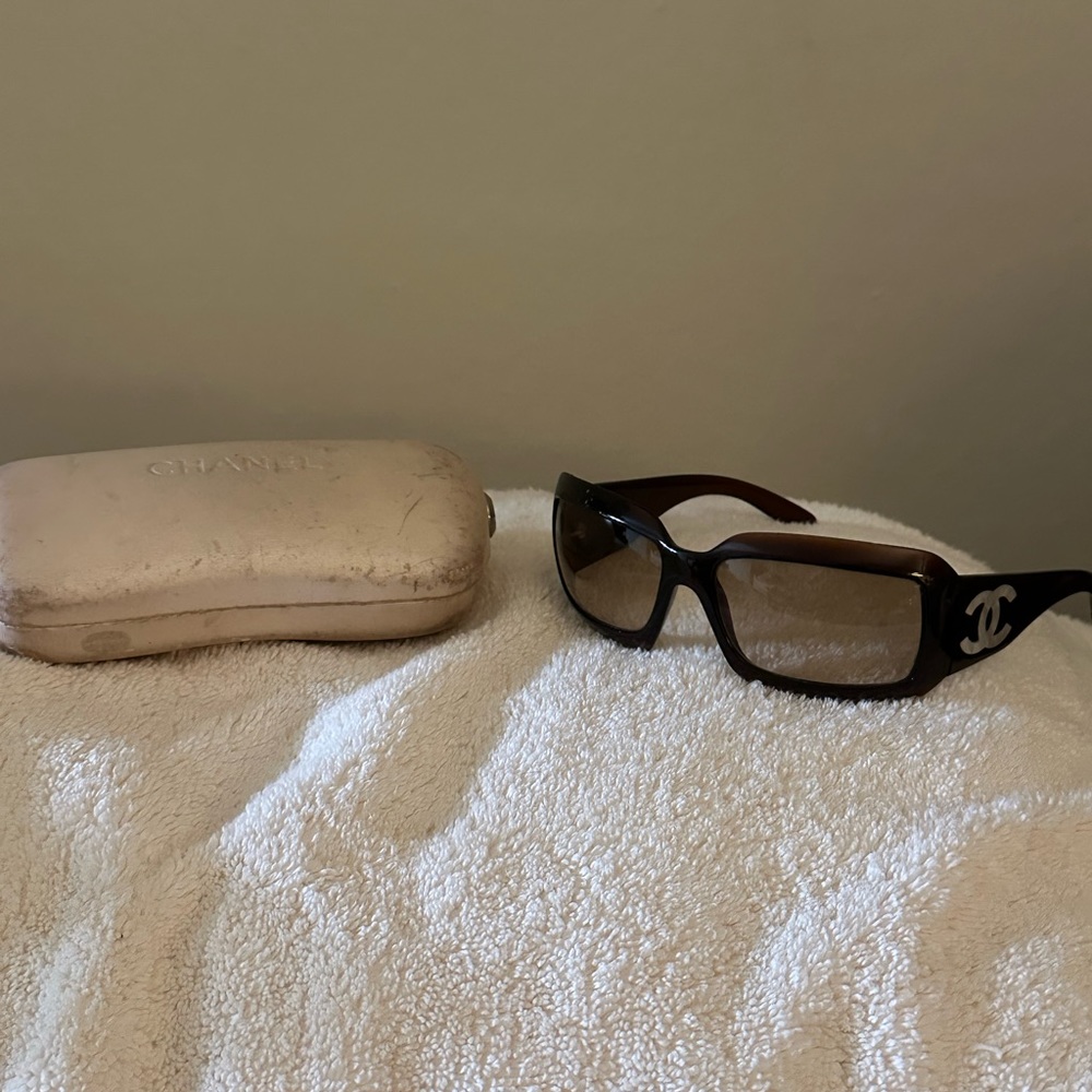 Mother of pearl sunglasses Chanel